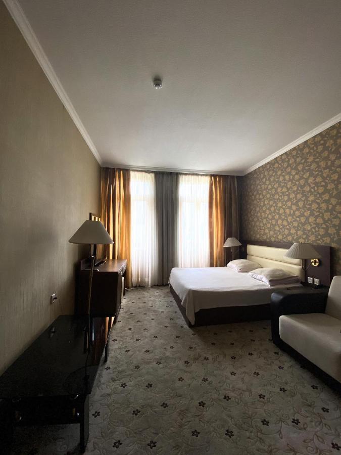 Hotel Empire Kutaisi Exterior photo